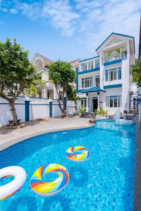 Property building, Swimming pool, Swimming pool