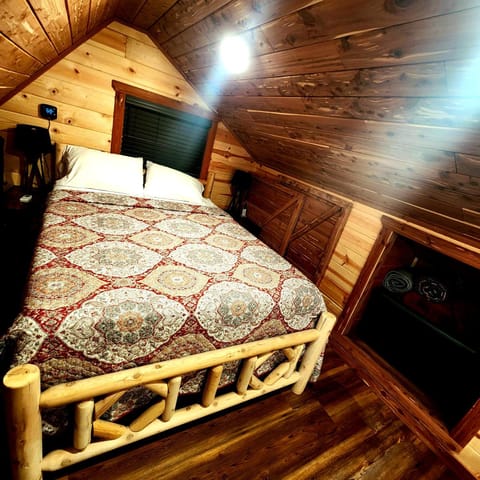 The Windstorm Cabin - Pet-friendly & a 2-person Jacuzzi hot tub! Chalet in Buffalo River