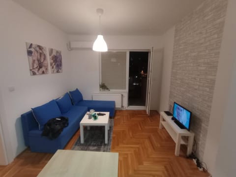 TV and multimedia, Living room, Seating area, hair dresser