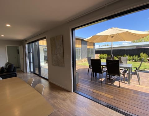 Stylish, Tasteful in Totara House in Twizel