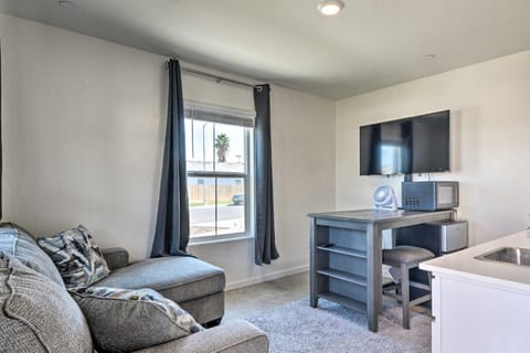 Contemporary Los Banos Studio Less Than 3 Mi to Dtwn! Appartamento in Los Banos