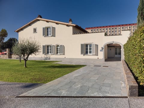 Property building, Day, Garden, Garden view