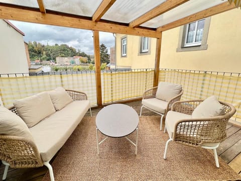 View (from property/room), Balcony/Terrace, Seating area