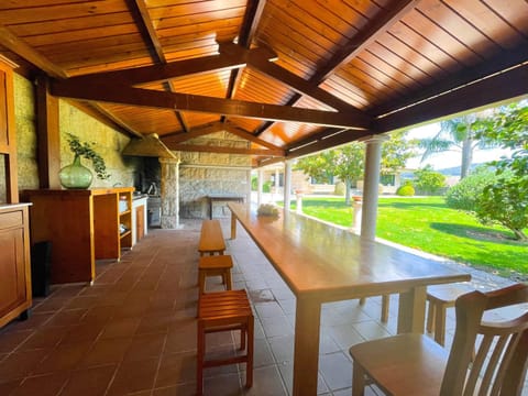 Patio, Seating area, Dining area, flat iron