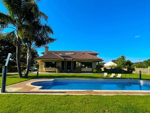 Garden, Garden view, Pool view, Swimming pool, sunbed