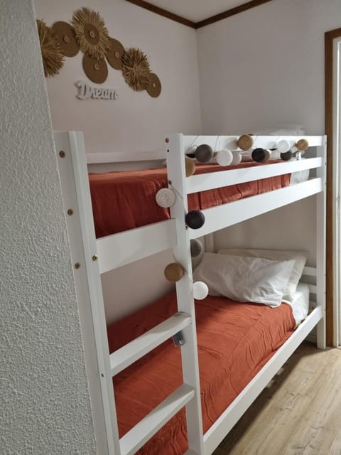 Bed, bunk bed