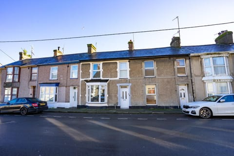 Newly-renovated, mid-terrace cottage in Porthmadog House in Porthmadog