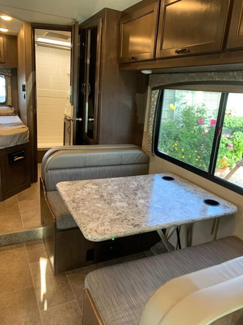 AJ-XL RV Rental Campingplatz /
Wohnmobil-Resort in Reseda