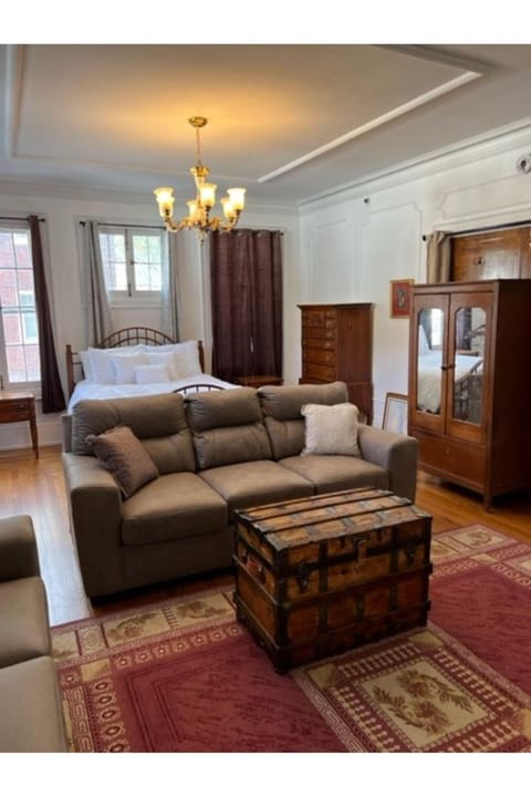 Grand Old White Capitol Executive Suite House in Charleston