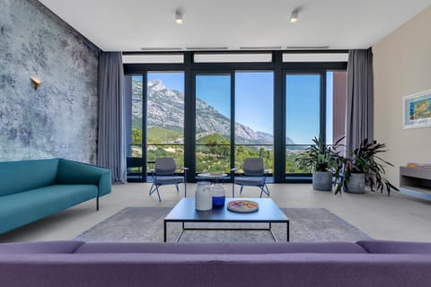 View (from property/room), Living room, Seating area, Mountain view