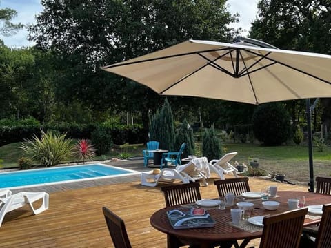 Garden, Dining area, Pool view, sunbed