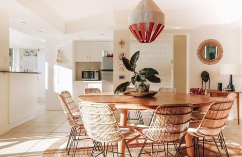 Kitchen or kitchenette, Seating area, Dining area