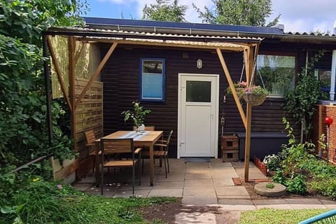 Property building, Garden, Dining area