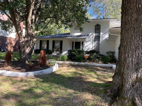 Large Southern Home with Swimming Pool, 5 king bed Haus in Cordova