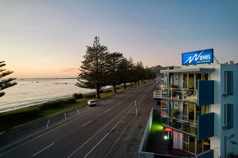 Waves on the Esplanade Apartment in Kaikōura