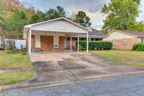 Lovely Little Rock Home with Fire Pit and Yard! Casa in Little Rock