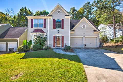 Atlanta-Area Home with Yard about 2 Mi to Six Flags Haus in Lithia Springs