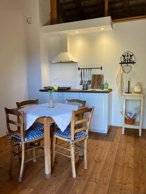 Kitchen or kitchenette, Dining area, stove