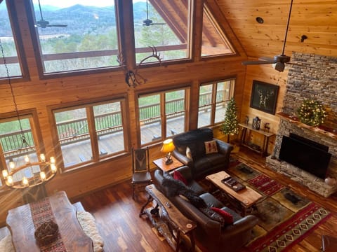 Stunning Views From Lodge, And With Hot Tub! House in Blue Ridge Lake