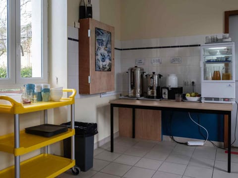 Kitchen or kitchenette, Communal kitchen, stove, kitchen