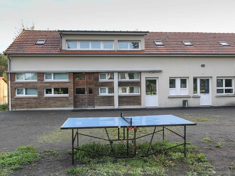 Property building, Table tennis