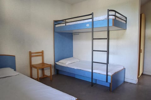 Bedroom, bunk bed