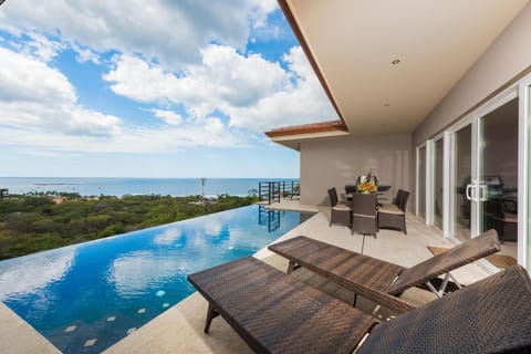 Casa de la Perla, Ocean View 4 Bedroom Home House in Tamarindo