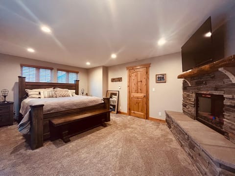Two Top Vista Near Yellowstone, Sleeps 15 Casa in Island Park