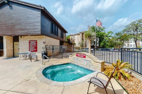 Restful River Retreat House in New Braunfels