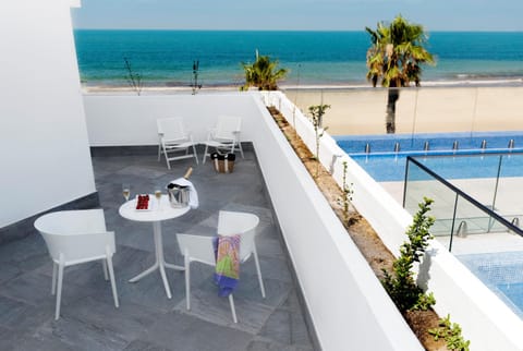 Balcony/Terrace, Pool view, Sea view