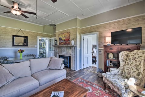 Cozy Currituck Home with Fire Pit near Ferry! House in Currituck County