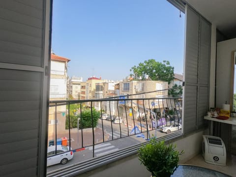 Cosy - Private room with balcony near TLV Vacation rental in Tel Aviv-Yafo