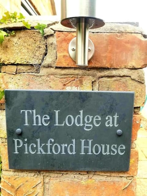 The Lodge at Pickford House NEC and B'Ham Airport, Coventry Apartment in Coventry