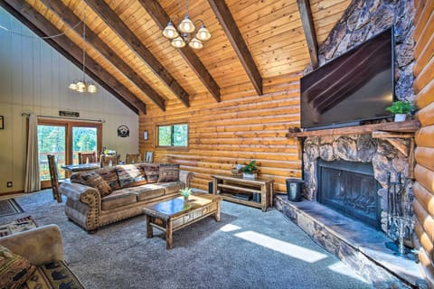 Cozy Cabin with Views - 1 Mi to Bear Mountain! House in Big Bear