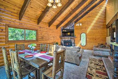 Cozy Cabin with Views - 1 Mi to Bear Mountain! House in Big Bear