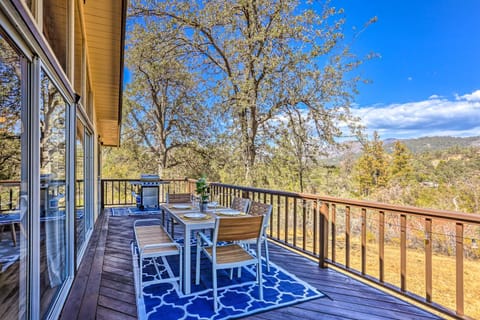 Lovely Oakhurst Cabin with Deck and Mtn Views! House in Oakhurst