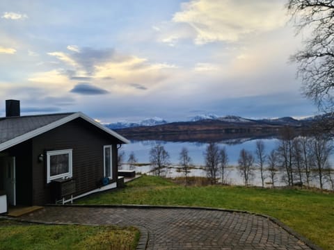 Great house with amazing location!!Sea & mountain view! House in Tromso