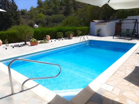 Kellaki Cottage - 2 bedroom with pool, sleeps 6 House in Limassol District