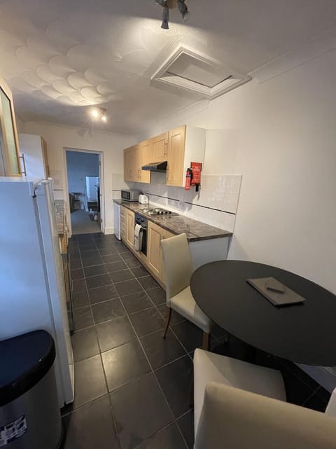 Amaya Two - Spacious, ground floor apartment with a large patio area. Appartement in Grantham