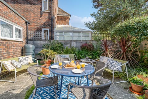Large family house in Worthing - 5 mins from beach Haus in Worthing