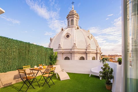 Property building, Patio, Day, Garden, Garden view