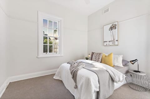 NEWLY RENOVATED LARGE 3.5 BDRM HOUSE! BEST OF MELB House in Saint Kilda