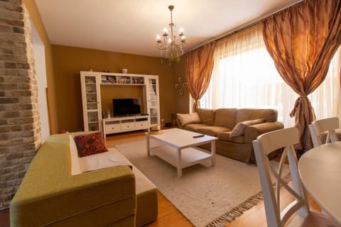 Communal lounge/ TV room, TV and multimedia, Living room, Seating area