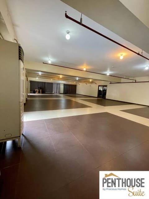 Big Family Room with PS4, WI-FI, Netflix & Pool Condo in Muntinlupa