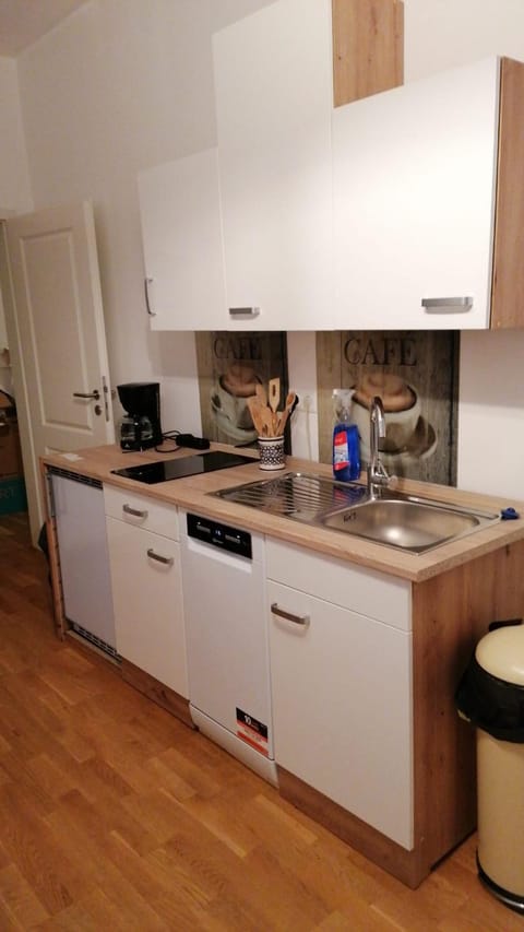 Communal kitchen, kitchen