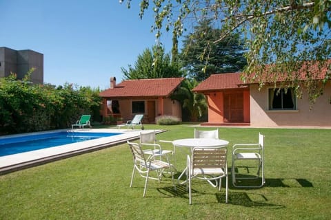 Casa luminosa con pileta ¡ideal para descansar! House in Luján de Cuyo