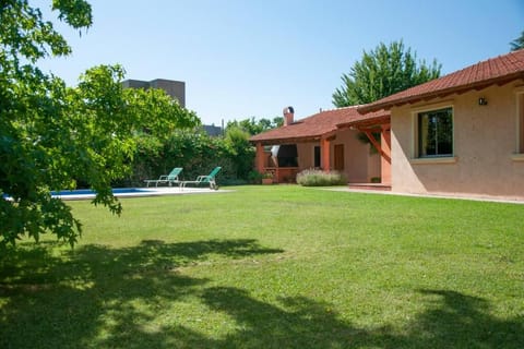 Casa luminosa con pileta ¡ideal para descansar! House in Luján de Cuyo