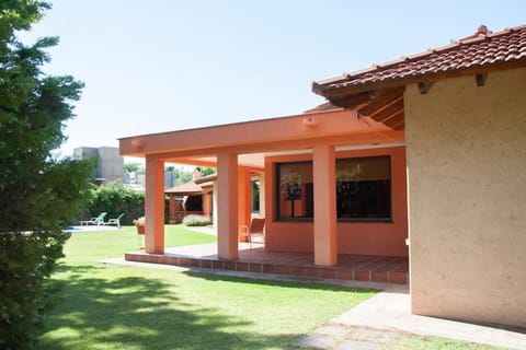 Casa luminosa con pileta ¡ideal para descansar! House in Luján de Cuyo