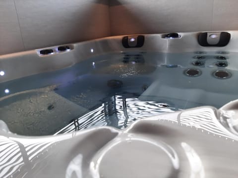 Le Milan Royal -suite luxueuse avec sauna et jacuzzi House in Vielsalm