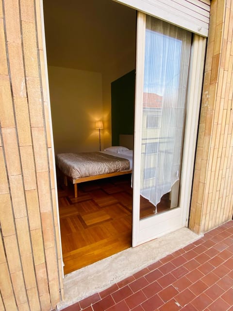 Bed, Balcony/Terrace, Photo of the whole room, Bedroom